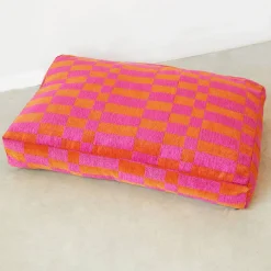 Best Dogguo Hondenkussen Jacquard Blok Patroon Oranje En Magenta Maat L