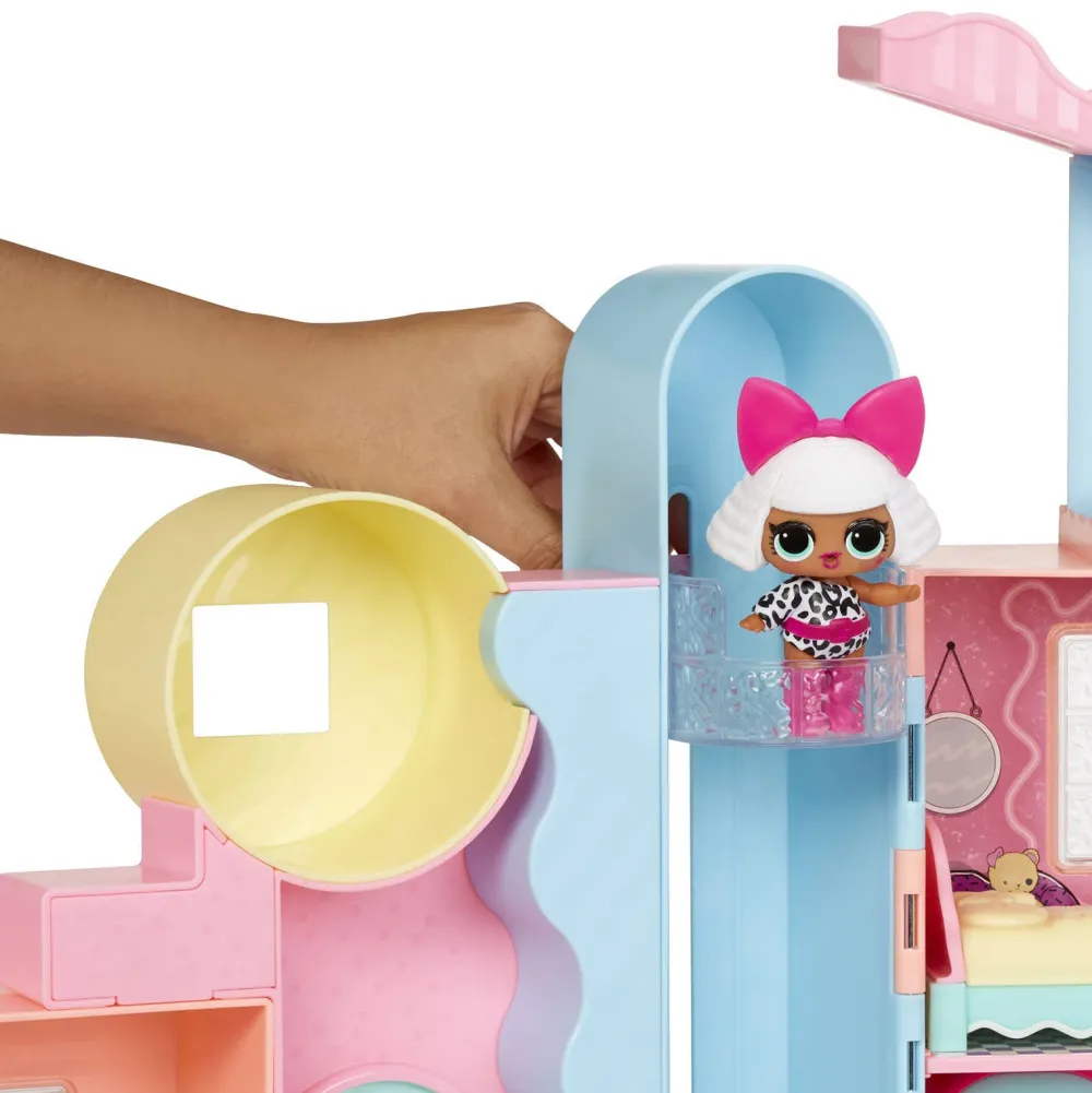 L.O.L. Surprise! Squish Sand Magic House Met Tot